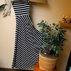 Bebe XS maxi dress black and white